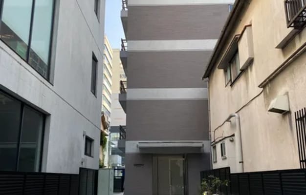FRATレンタルジム渋谷店　外観の写真
こちらのビルの2階にトレーニングスペースがあります