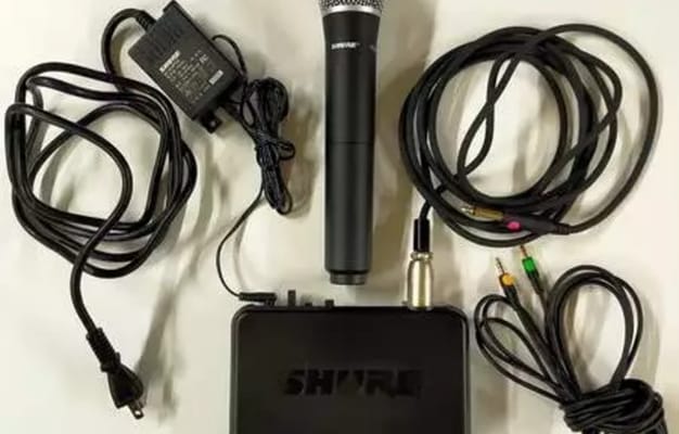 Shure ハンドマイク
ご利用の際はスタジオ内に置いてある写真付きの「マイクの接続方法」をご覧ください。
