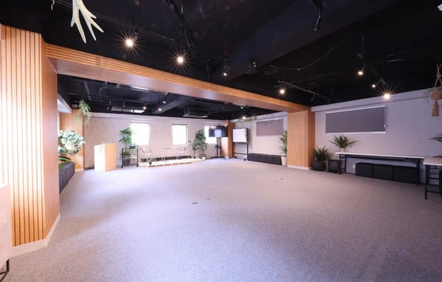 机といすをどかせばヨガスペースとしてもご利用いただけます