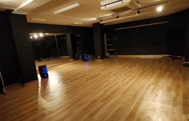 複数の照明器具で、違う表情のスタジオ