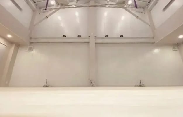 スタジオは約74㎡の広々空間