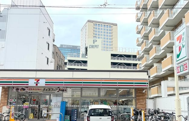 セブン（徒歩３０秒）その他駅前からたくさんのお店があります/partire川崎レンタルサロンの外観