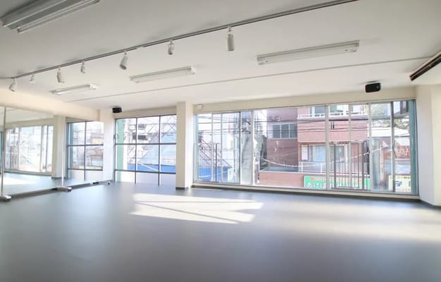 ※一時的に天井スピーカーの利用を停止させていただいております。
詳しくはお問い合わせください。