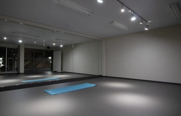 ヨガマットは最大7枚レンタル可能。
ご利用の方はあらかじめご連絡ください。
