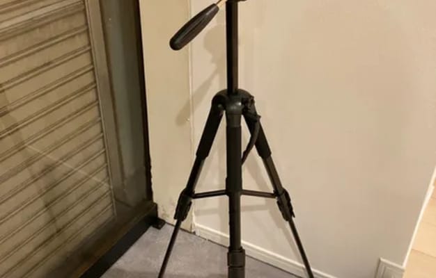 スマホ用三脚完備。撮影可能なスタジオです。