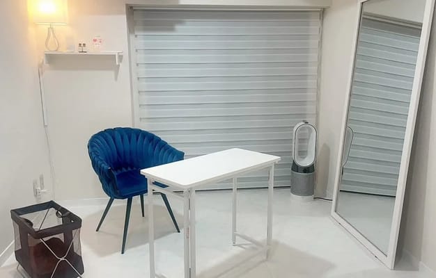 デスクワークやネイルの施術ルームとしてもご利用いただけます。