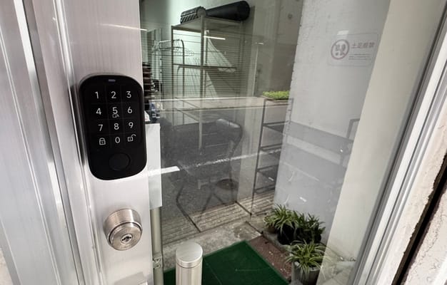 当日は4桁の暗証番号をご入力の上右下の解錠ボタンを押してください。