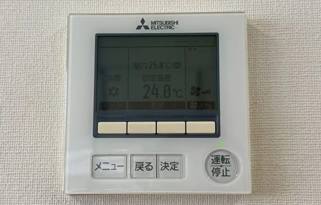 エアコンのスイッチ/スタジオミンスタの室内写真