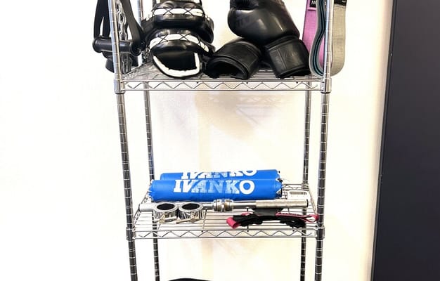 パンチンググローブ・ミット、ストレッチマット、ローラー、チューブ、バーベル・クッション、ウェイトベルト、他