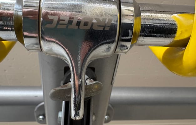 IROTEC製　ラットプルストレートバー