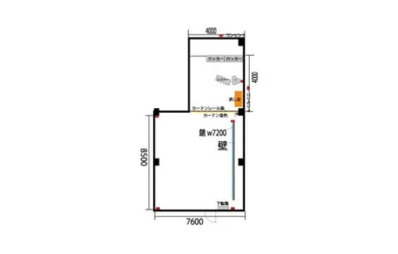 この間取り図は、スタジオのレイアウトを示しています。広さや各エリアの配置が視覚的にわかりやすく表示されており、鏡の位置やエントランスの場所も一目で確認できます。