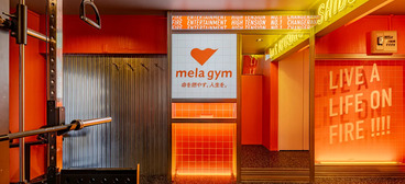 mela gymの特徴的なオレンジカラーは、活力とエネルギーを感じさせ、トレーニング中のモチベーションを自然と高めてくれます🔥