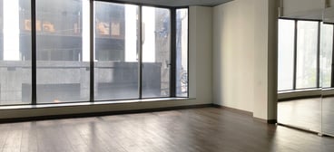 あまりあるスペースにワークショップや展示会に撮影会どのように使うかはあなたしだいレンタルスタジオULTRA 本町店。